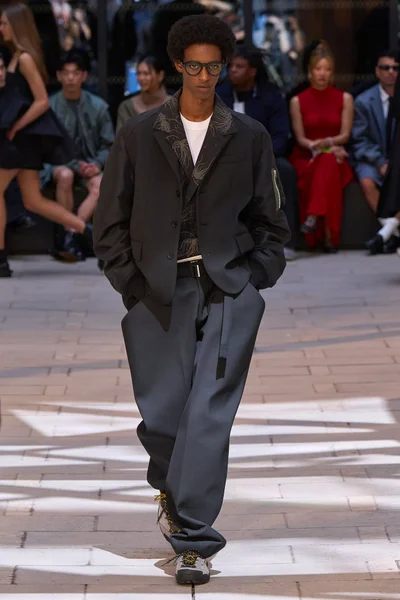 Look 19